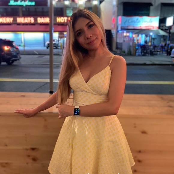 Yellow dress for summer - Picture 1 of 4